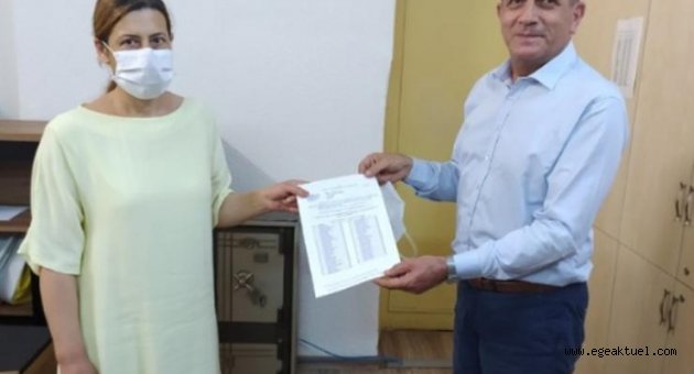 İYİ Parti İzmir'de Hüsmen Kırkpınar mazbatasını aldı