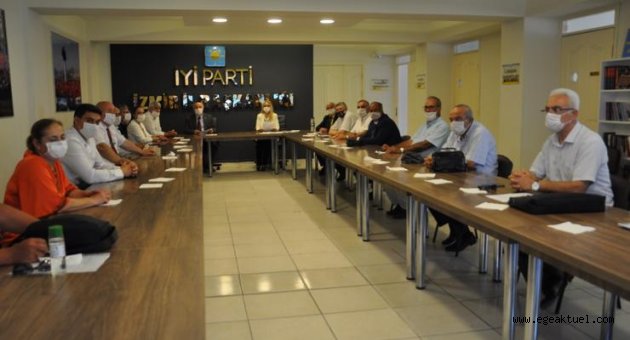 İYİ Parti İzmir'de Hüsmen Kırkpınar'a tam destek