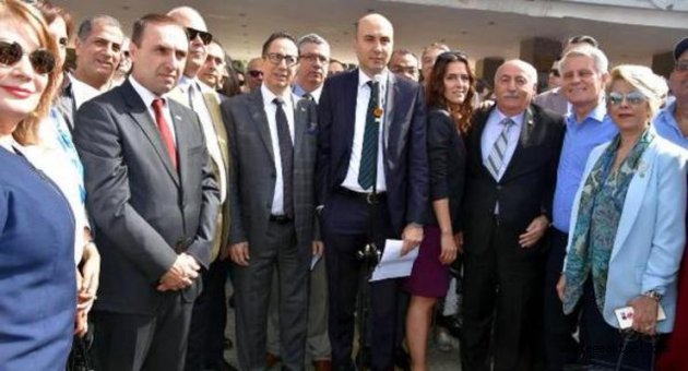 İYİ Parti'den İzmir'de davullu zurnalı imza kampanyası