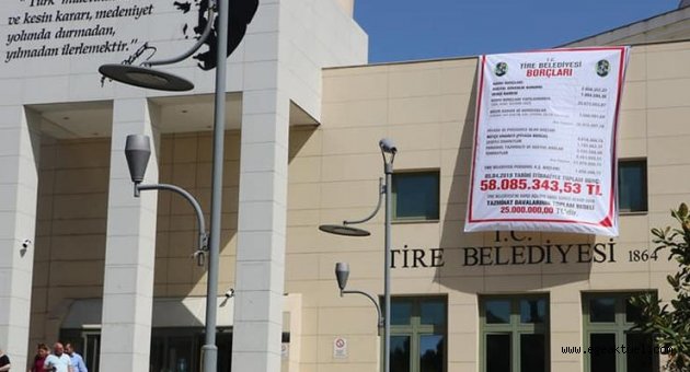İYİ Partili başkan borcu afişe etti: 58 milyon!
