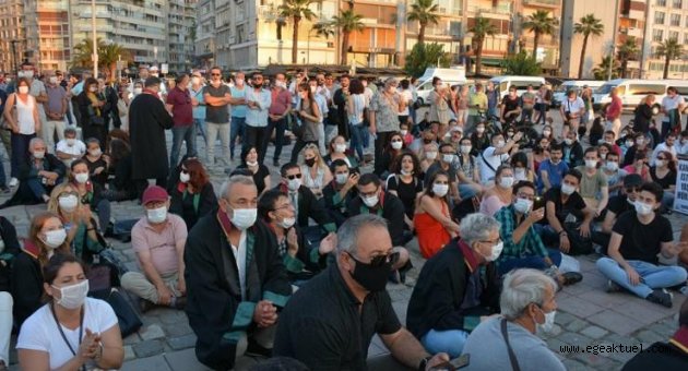 İzmir Barosu'ndan oturma eylemi