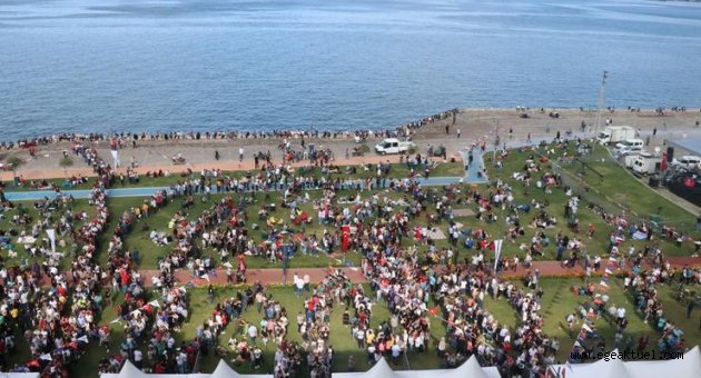 İzmir Boyoz Festivali'nde 30 bin boyoz yendi