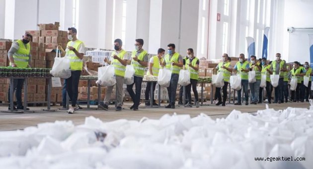 İzmir Büyükşehir Belediyesi hem üreticiye hem dar gelirli ailelere destek oluyor
