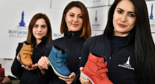 İzmir Büyükşehir Belediyesi’nden 20 bin öğrenciye destek