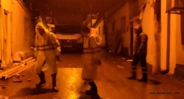 İzmir Büyükşehir Belediyesi’nden gece mesaisi