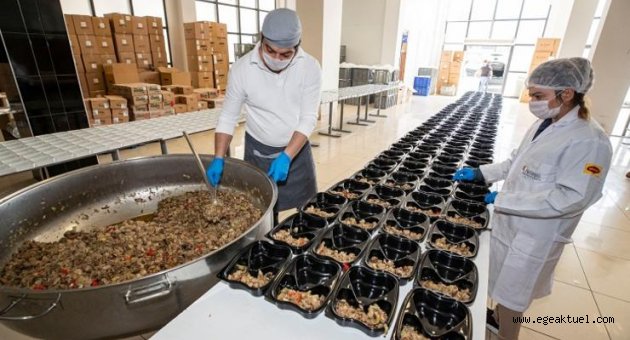 İzmir Büyükşehir Belediyesi’nden iftar dayanışması