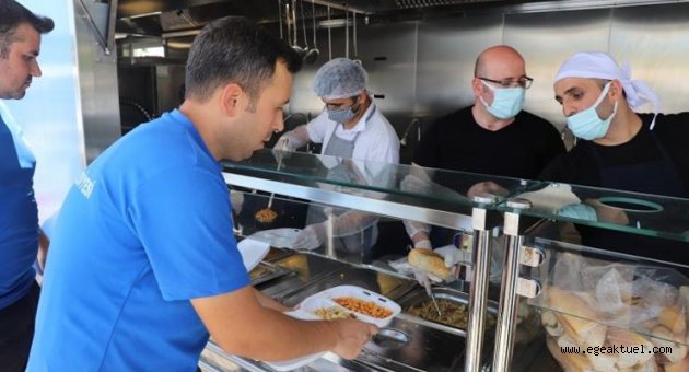 İzmir Büyükşehir Belediyesi’nin mobil mutfağı Muğla’dan döndü