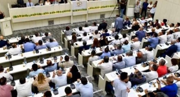 İzmir Büyükşehir’de bütçe kabülü
