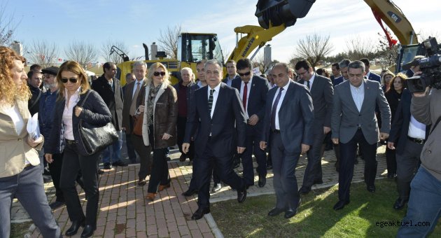 İzmir Büyükşehir’den yeni ilçelere 25 milyon liralık araç desteği