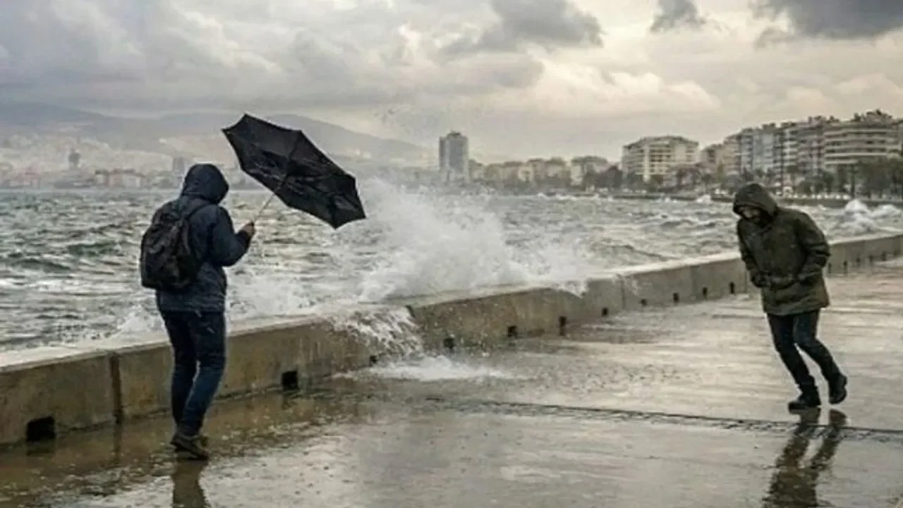 İzmir dahil Ege'de kuvvetli yağış ve fırtına uyarısı