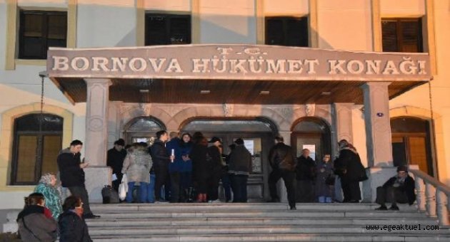İzmir’de çipli kimlik kartı nöbeti!