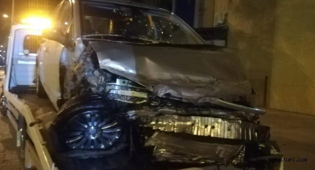 İzmir’de feci kaza: 1’i ağır, 5 yaralı