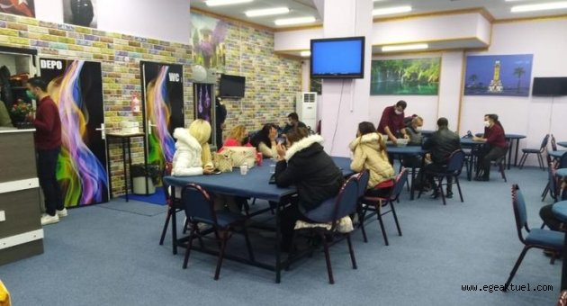 İzmir’de kumarhane baskını, 52 kişiye 343 bin TL ceza