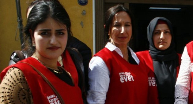 İzmir’de mitinge giden AK Partili kadınlara saldırı!