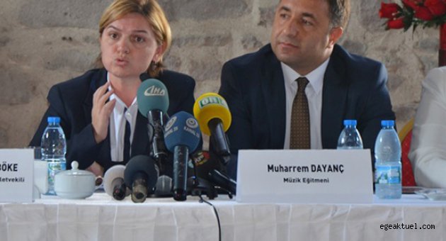  İzmir’de notalar şiddete karşı