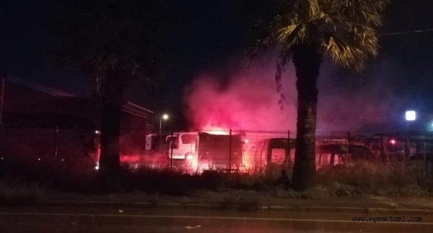 İzmir’de servis bakım alanında yangın: 6 araç yanarak küle döndü