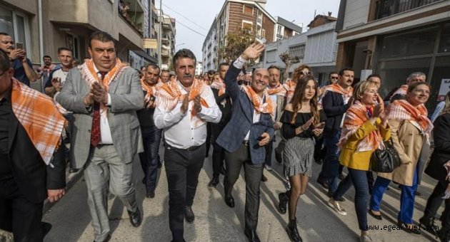 İzmir’de turuncu şenlik başladı