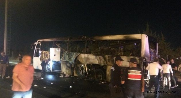 İzmir’de yolcu otobüsü alev alev yandı