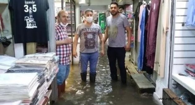 İzmir’i sağanak yağış vurdu