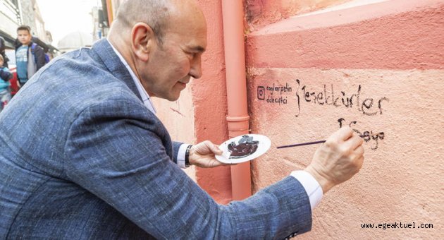 İzmir’in duvarı çiçek açtı