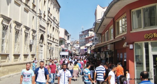  İzmir’in nüfusu 4 milyon 223 bin 545 oldu.