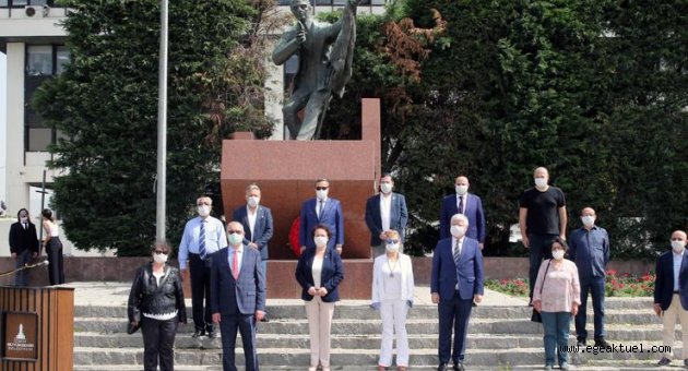 İzmir’in onuru Gazeteci Hasan Tahsin anıldı