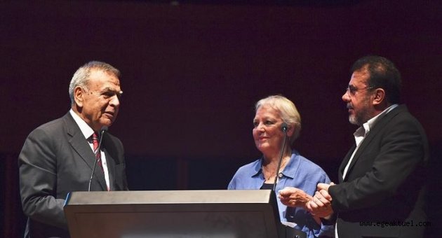 "İzmir’in salonlarında çiçekler açıyor"