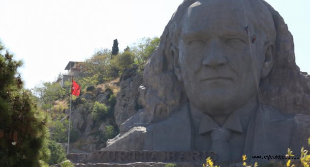 İzmir’in sembolünde temizlik mesaisi