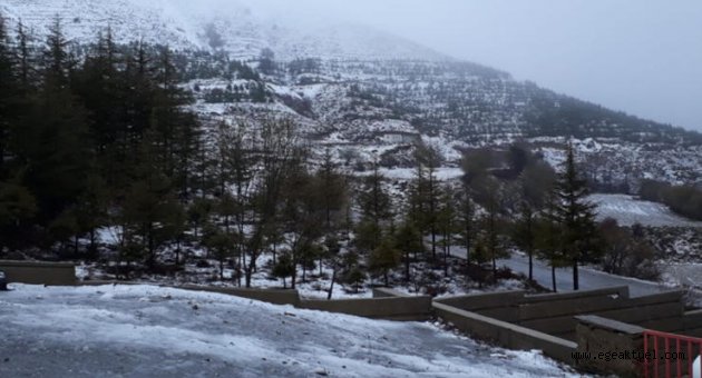 İzmir’in zirvelerine Nisan'da kar yağdı