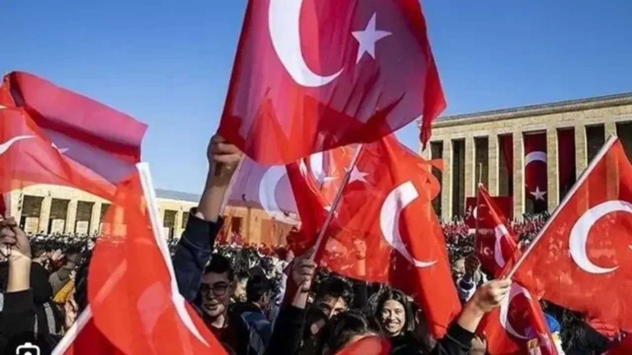 İzmir iş dünyası Cumhuriyetin 103. yılını kutladı
