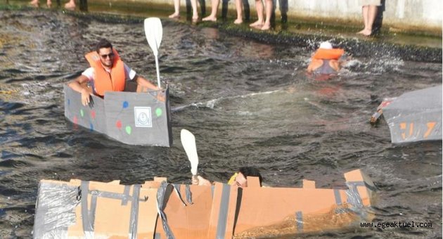 İzmir Körfezi’nde karton tekneler yarıştı