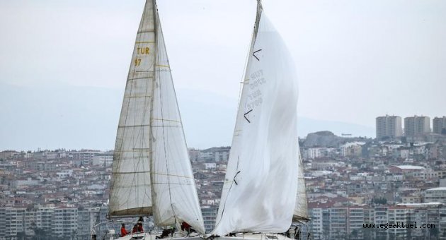 İzmir Körfezi'nde yelkenler yarıştı