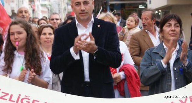İzmir milletvekili Erdal Aksünger, TBMM’de bir gurup muhtarla bir araya geldi…