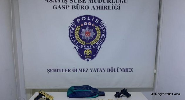 İzmir polisinden kuyumcuyu soyan zanlılara operasyon: Altınlar toprağa gömülü bulundu
