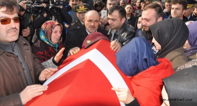 İzmir şehidini uğurladı