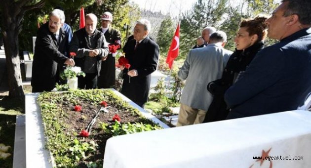 İzmir şehitlerini andı...