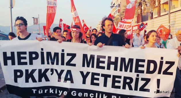 İzmir, terörü  bayrak denizinde boğdu