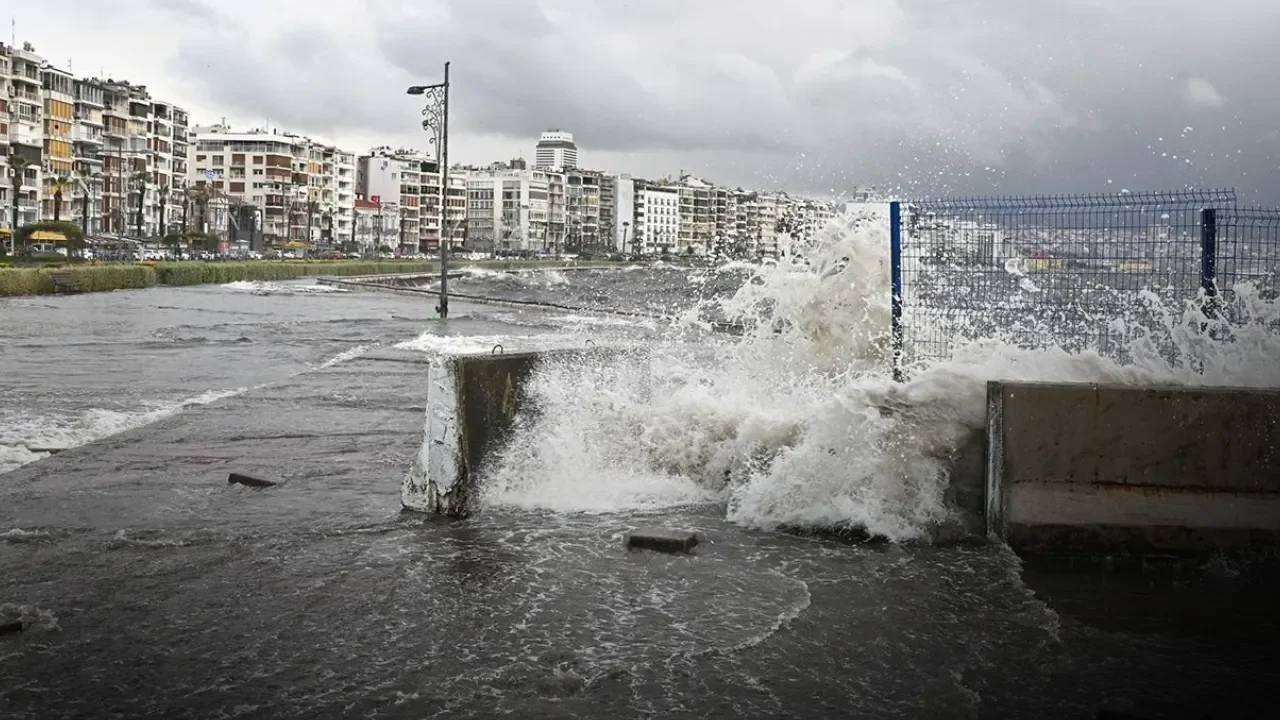 İzmir Valiliği uyardı! Kent genelinde sel ve su baskını riski