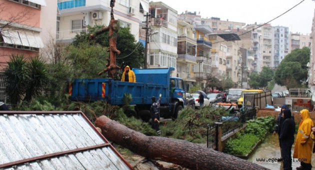 İzmir yağmura teslim