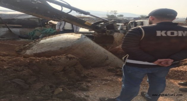 İzmir'de 2 bin 540 litre kaçak akaryakıt ele geçirildi.