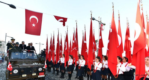 İzmir'de 29 Ekim coşkuyla kutlandı