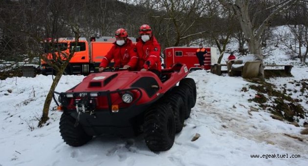 İzmir'de 78 köy ve mahalle yolunda kar küreme çalışması yapıldı