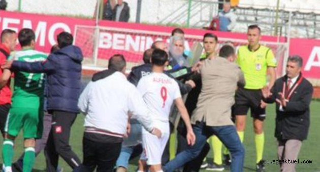 İzmir'de amatör maçta ortalık karıştı