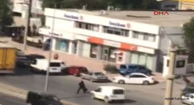 İzmir'de banka soygunu (İşte o görüntüler)
