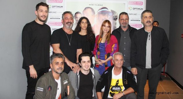 İzmir'de Cem Yılmaz'lı "Karakomik Filmler" galası