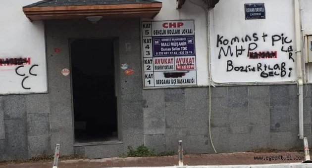 İzmir'de CHP Binasına 'yazılı' saldırı!
