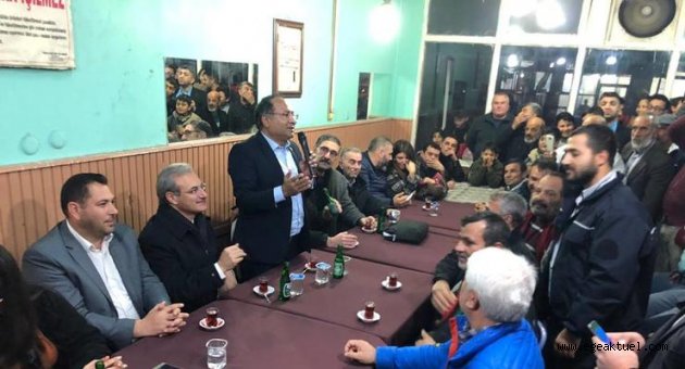 İzmir'de CHP'ye toplu katılım