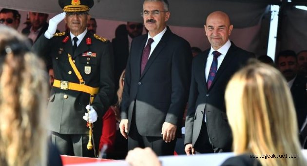  İzmir'de coşkulu Cumhuriyet Bayramı kutlaması