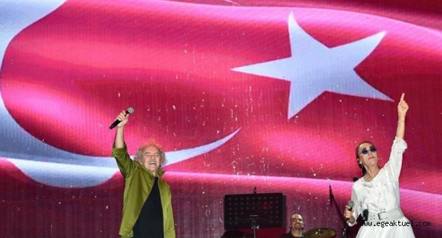 İzmir'de Cumhuriyet Bayramı Kutlamalarında Unutulmaz Final