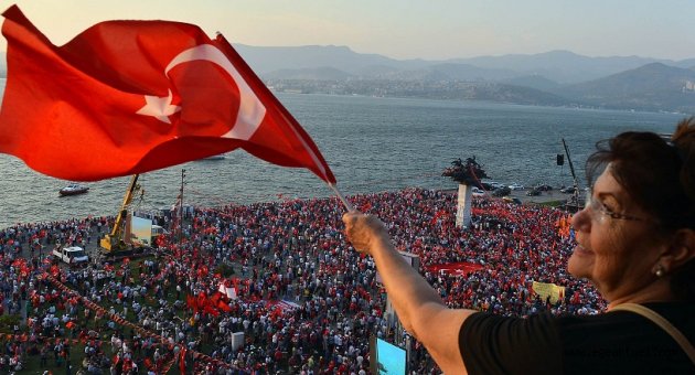 İzmir'de Demokrasi Mitingi